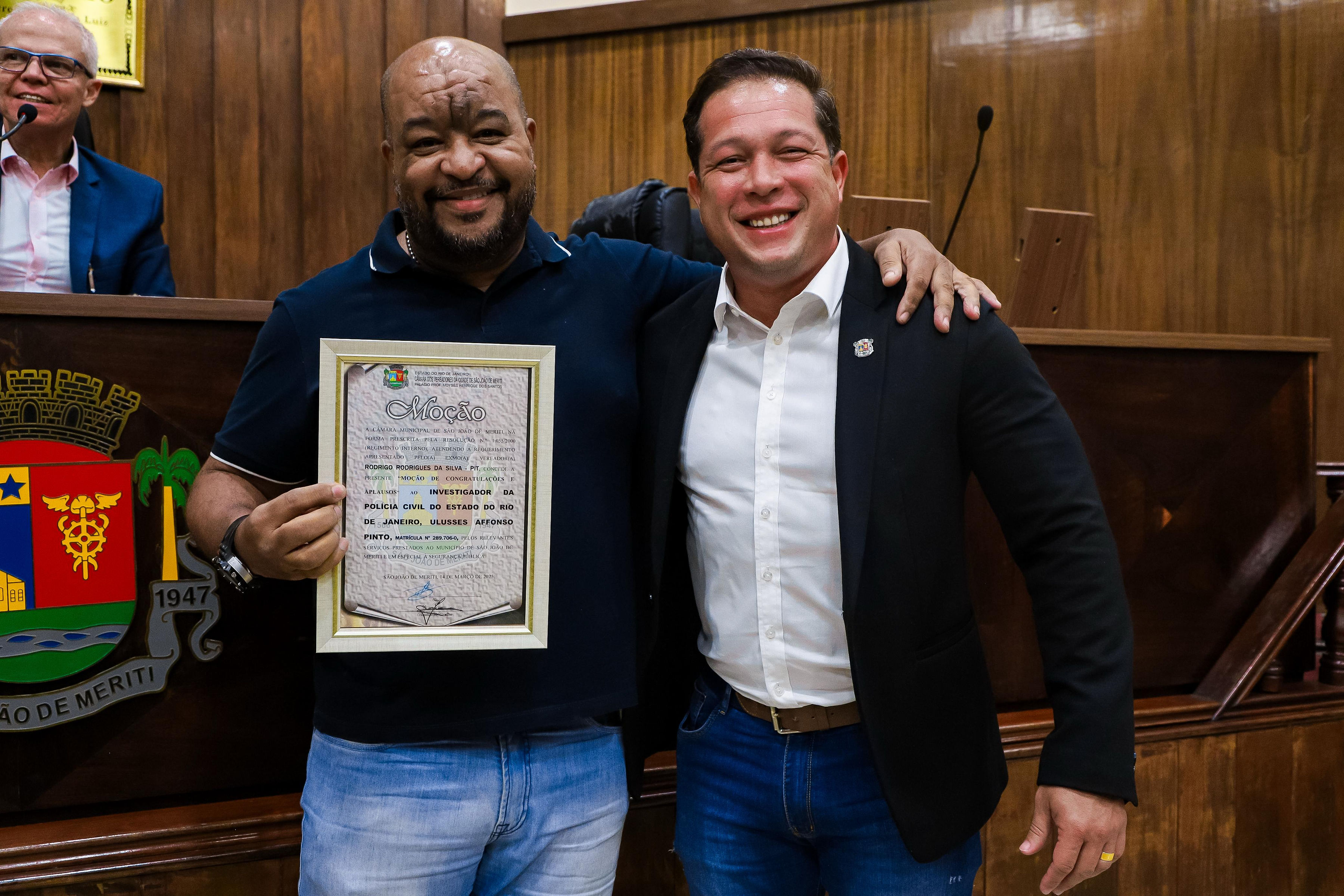 Câmara homenageia jovem atleta e policiais civis