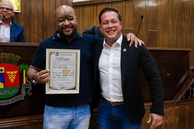 Câmara homenageia jovem atleta e policiais civis