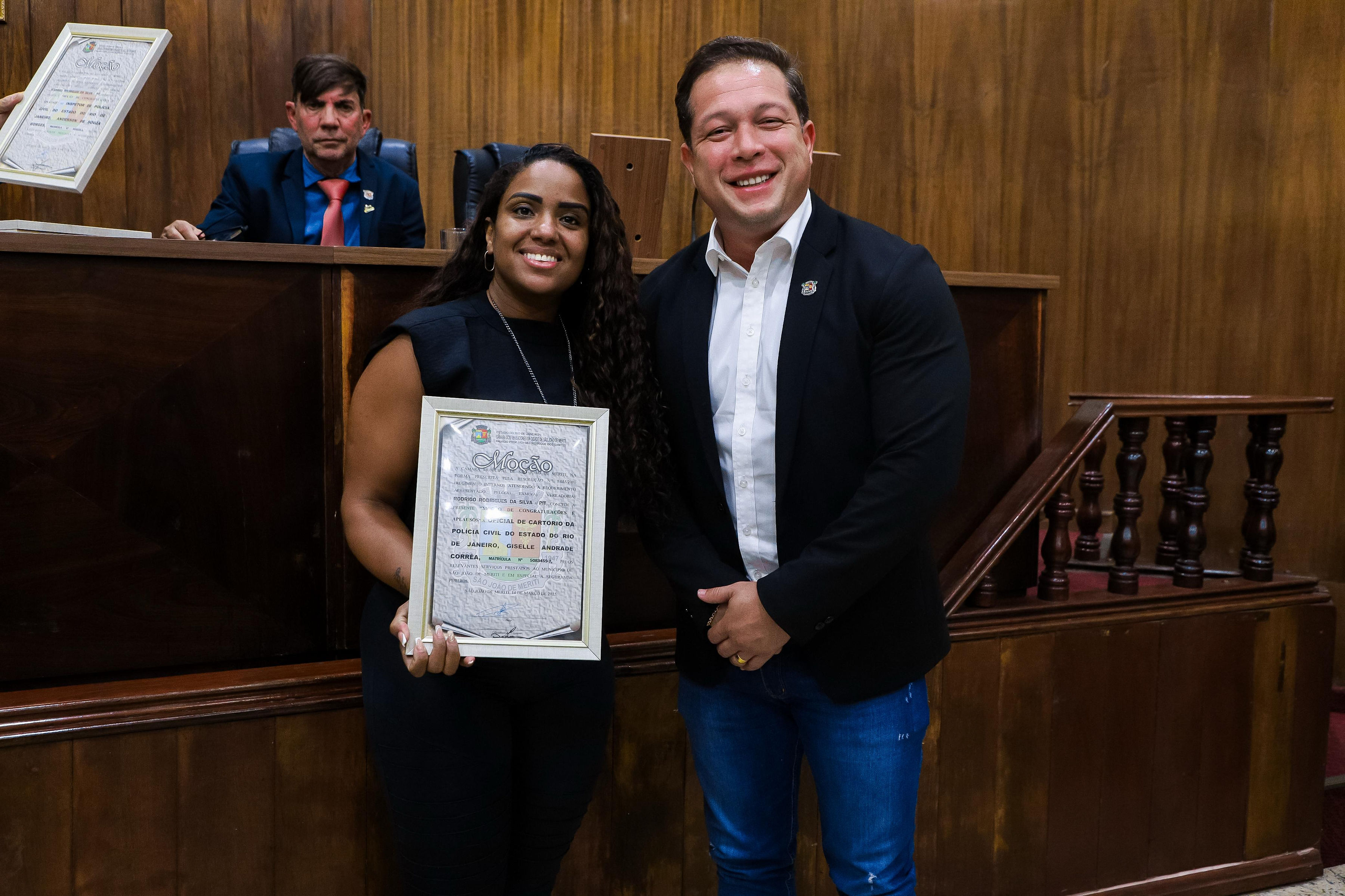 Câmara homenageia jovem atleta e policiais civis