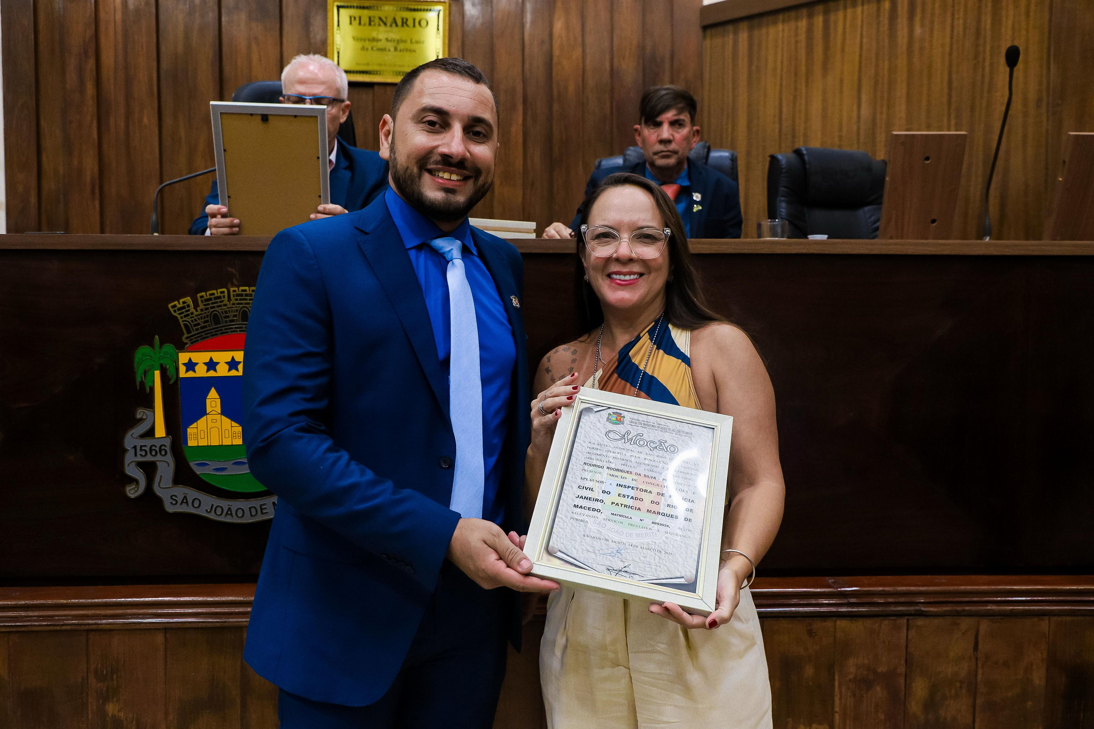 Câmara homenageia jovem atleta e policiais civis