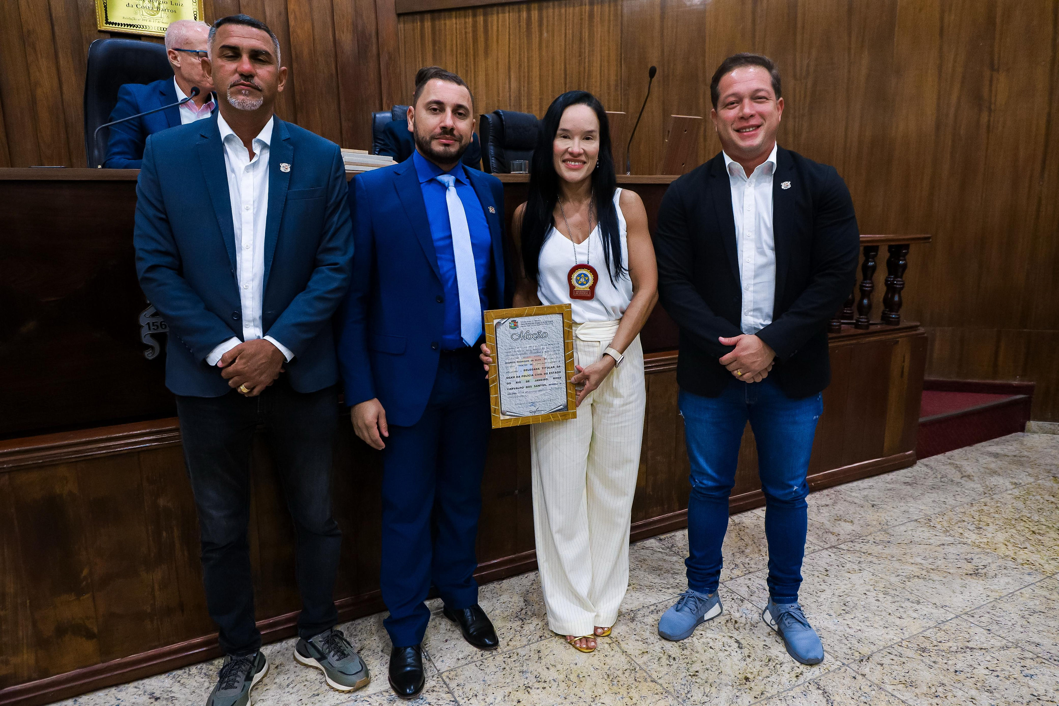 Câmara homenageia jovem atleta e policiais civis