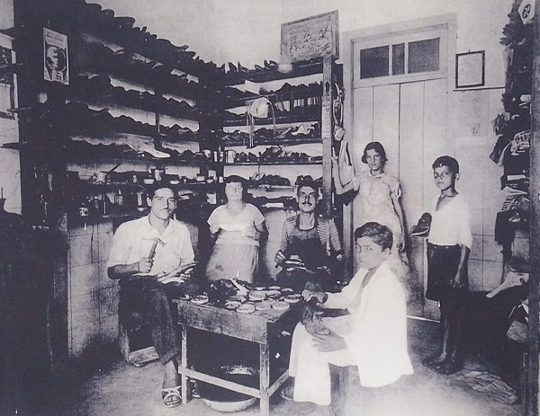 12 - 1933 - Primeira sapataria de São João de Meriti. Sapataria do Loiro..jpeg