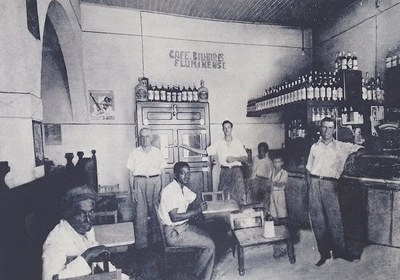 13 - 1939 - Café, Bar e Bilhares Fluminense. Tradicional ponto de encontro na época..jpeg