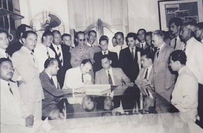 23 - 1947 - Posse do Prefeito Dr. José dos Campos Manhães e vereadores da 1ª legislatura..jpeg