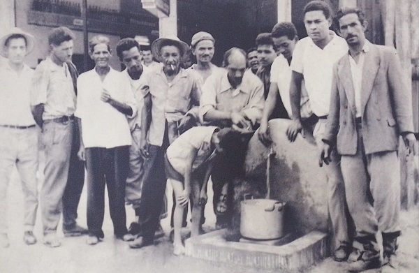 26 - 1949 - Inauguração da 1ª bica d'água em Vilar dos Teles..jpeg
