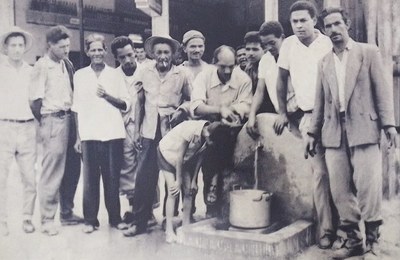 26 - 1949 - Inauguração da 1ª bica d'água em Vilar dos Teles..jpeg