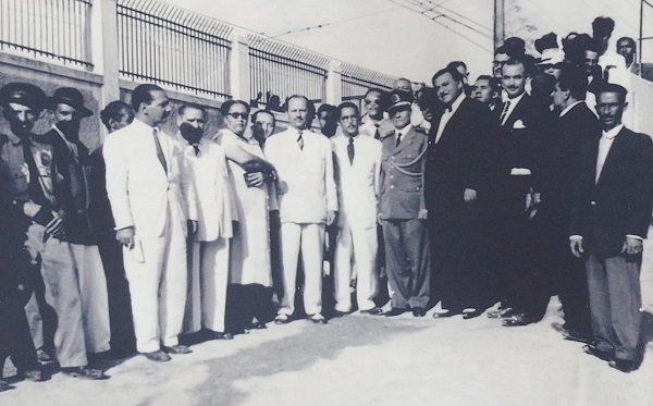 35 - 1932 - Inauguração da Passarela sobre o Rio Pavuna, com a presença o Prefeito Plácido Figueiredo e Deputado Lucas de Andrade Figueira..jpeg
