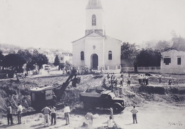 36 - 1952 - Início da obra de remodelação da Praça da Matriz, Prefeito Domingos Corrêa..jpeg