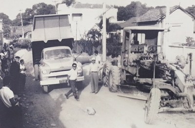 37 - 1958 - Início das obras de calçamento da Avenida Dr. Arruda Negreiros..jpeg