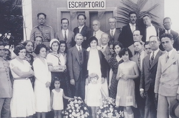 8 - 1930 - Escritório da empresa territorial Lar Econômico do DR. Rubens Farrula - Loteador da Vila Rosaly e de Coelho da Rocha. Na Foto Dr. Arruda Negreiros e Dr. Rubens Farrula..jpeg